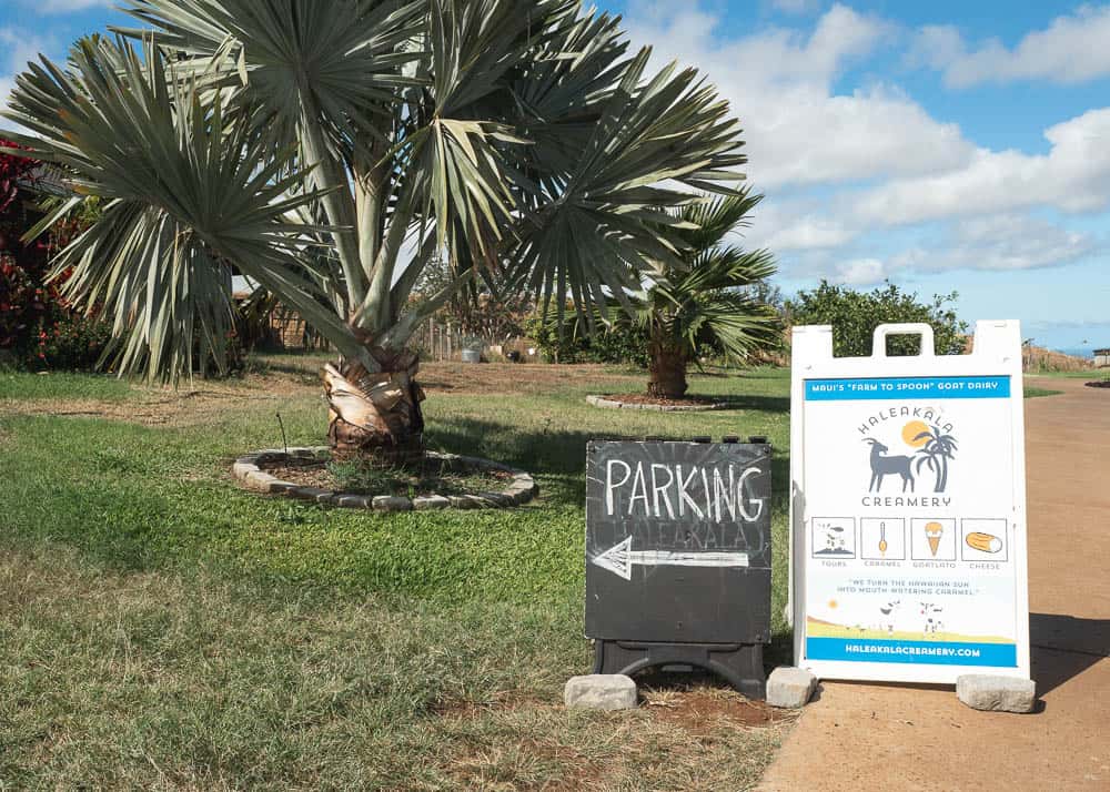Parking sign at Haleakala Creamery with a directional arrow